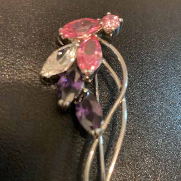 Delicate Design Silver-toned Crystal Rhinestone Floral Brooch - rare - Picture 5 of 9